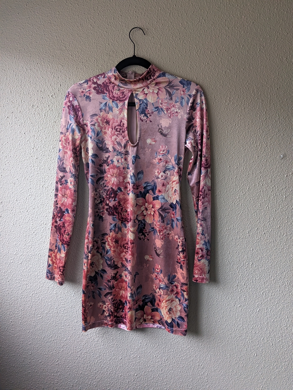 essue Pink Floral Long-Sleeve Keyhole Mini Dress